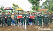 Trung tướng La Công Phương kiểm tra, động viên cán bộ, chiến sĩ Trung đoàn 2 thực hiện nhiệm vụ dân vận trên địa bàn tỉnh Bắc Ninh